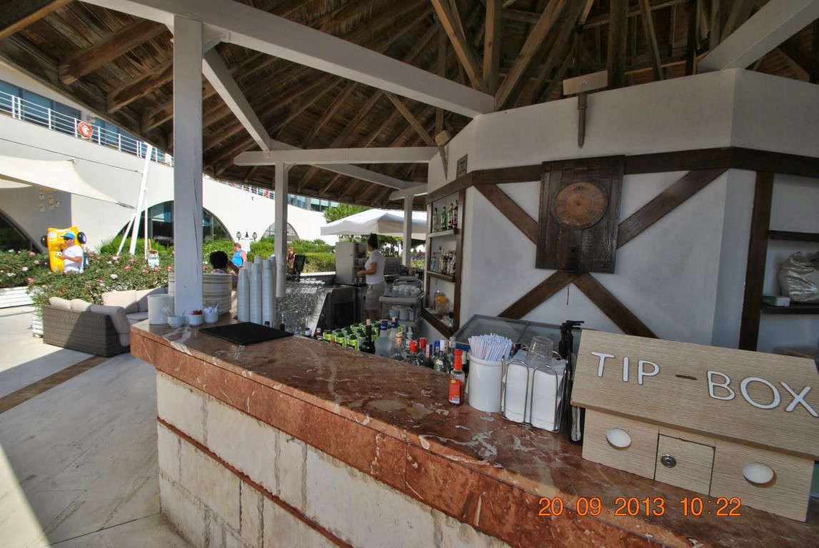 imagini hotel TITANIC LARA